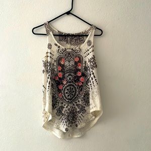 Nice top with Hamsa print. Size small